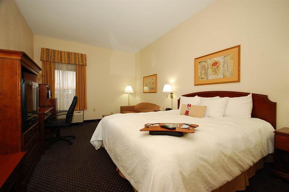 Hampton Inn Petersburg-Fort Gregg Adams Exterior foto